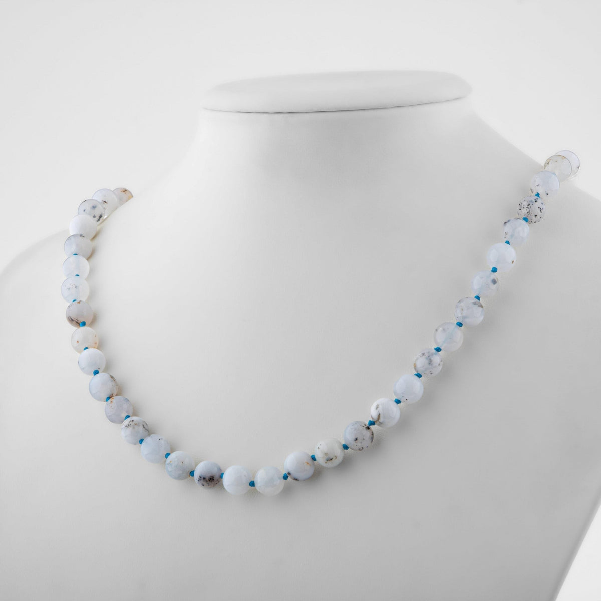 Mavi Akik Doğal Taş Kolye – 8 mm Düğümlü, Unisex Tasarım (50 cm)