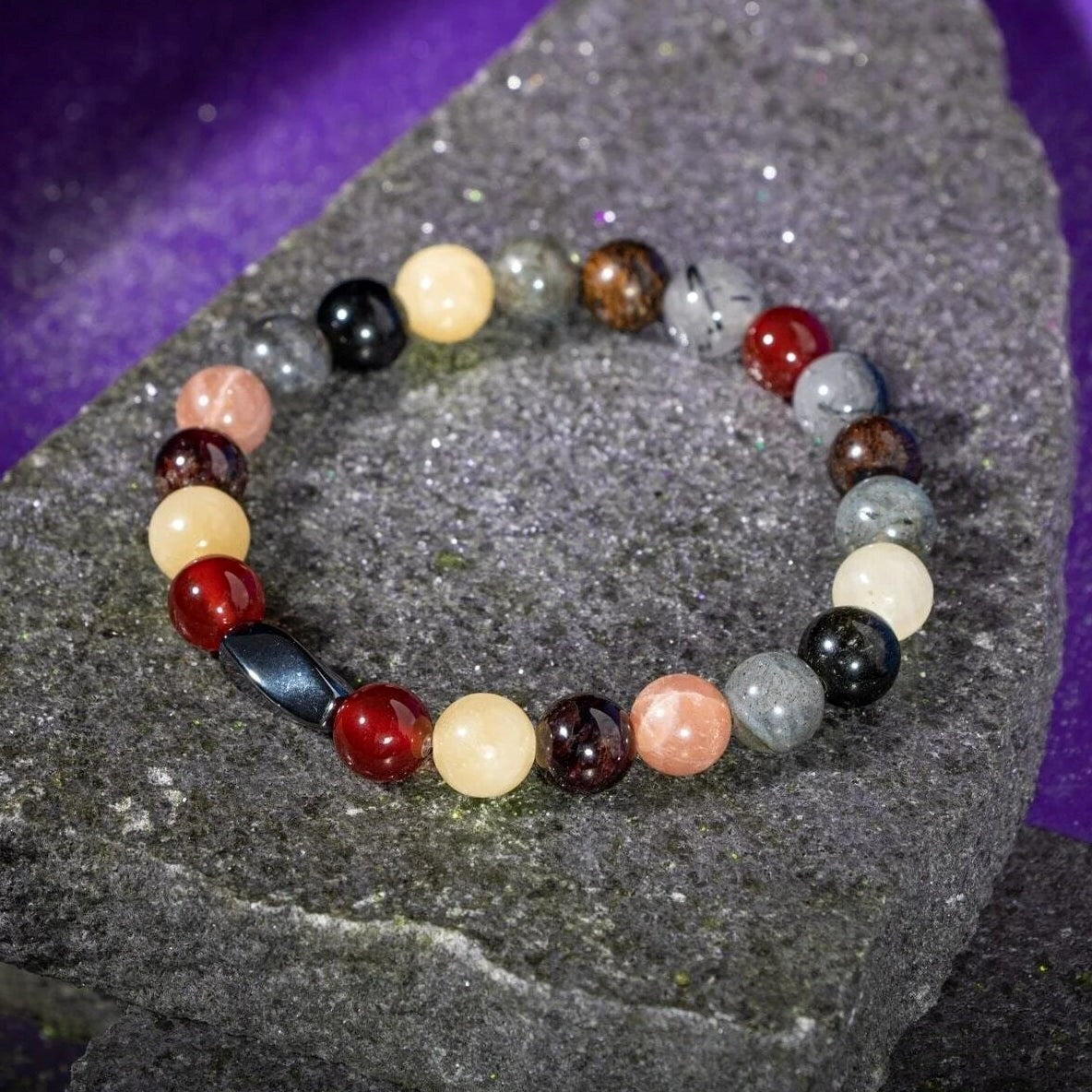 Aslan Burcu Bileklik Bordo Granat Lal, Bronzit, Golden Obsidyen, Güneş Taşı, Jasper, Kalsit, Kırmızı Akik, Labradorit, Rutilli Kuvars, Sitrin
