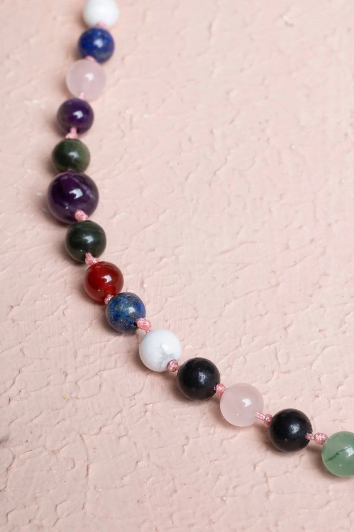 Kırmızı Akik, Yeşil Aventurin, Lapis, Pembe Kuvars, Ametist, Havlit, Yeşim, Shungite Kız Öğrenci Kolye