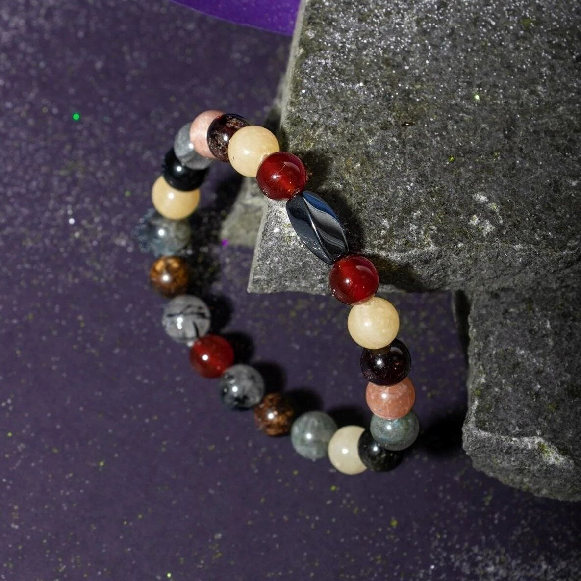 Aslan Burcu Bileklik Bordo Granat Lal, Bronzit, Golden Obsidyen, Güneş Taşı, Jasper, Kalsit, Kırmızı Akik, Labradorit, Rutilli Kuvars, Sitrin