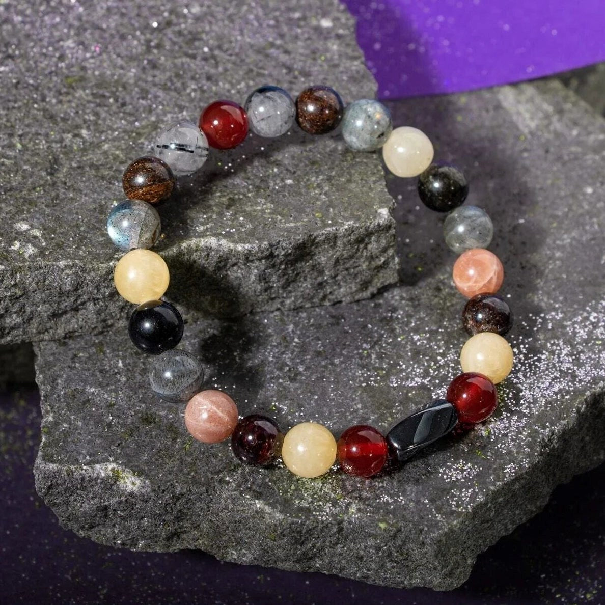 Aslan Burcu Bileklik Bordo Granat Lal, Bronzit, Golden Obsidyen, Güneş Taşı, Jasper, Kalsit, Kırmızı Akik, Labradorit, Rutilli Kuvars, Sitrin