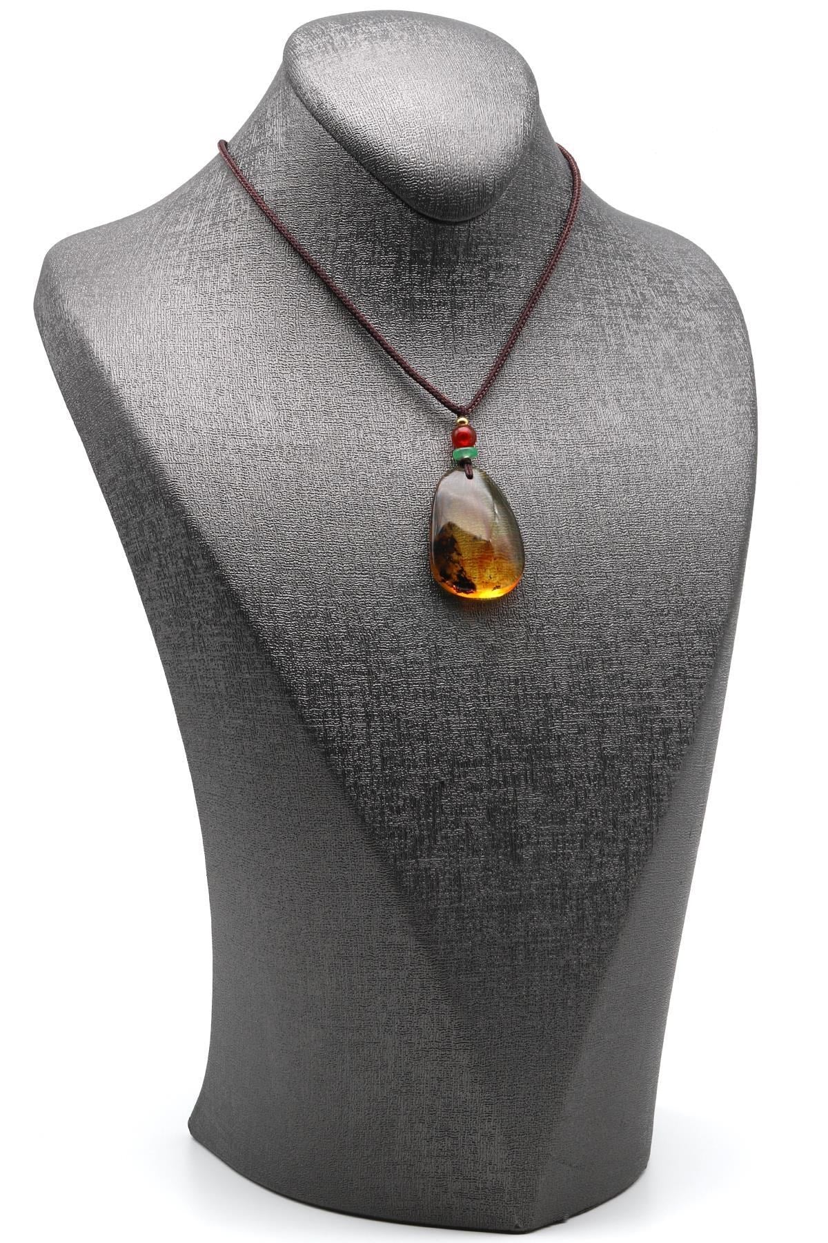 Damla Kehribar Siyah İpli Kolye – 22 × 33 mm | 41 cm | 5,8 gr