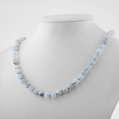 Mavi Akik Doğal Taş Kolye – 8 mm Düğümlü, Unisex Tasarım (50 cm)