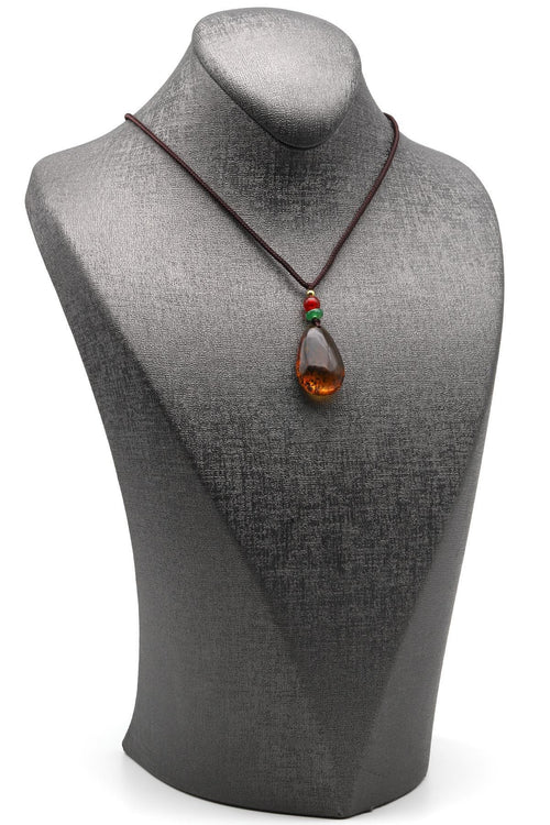 Damla Kehribar Siyah İpli Kolye – 17 × 27 mm | 41 cm | 4,8 gr