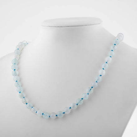 Akuamarin Doğal Taş Kolye – 8 mm Düğümlü, Unisex Tasarım (50 cm)