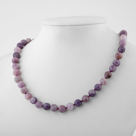Lepidolit Doğal Taş Kolye – 8 mm Düğümlü, Unisex Tasarım (50 cm)