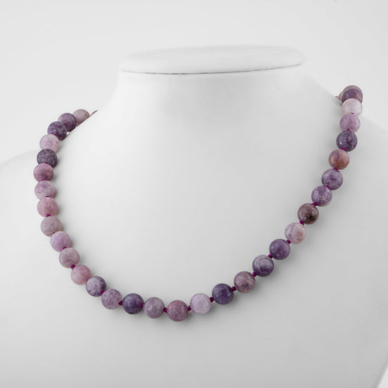 Lepidolit Doğal Taş Kolye – 8 mm Düğümlü, Unisex Tasarım (50 cm)