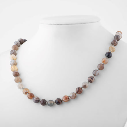 Botswana Akiği 8 mm Düğümlü Doğal Taş Kolye – Unisex El İşçiliği (50 cm)