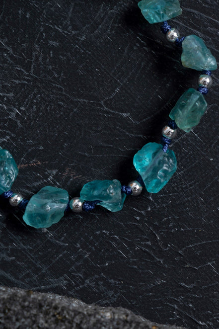 Apatit ve Hematit Doğal Taş Makrome Bileklik – Ayarlanabilir Unisex Tasarım