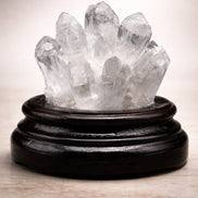 Kristal Kuvars Doğal Taş Standlı Parça – 10 × 10 cm | 456 gr