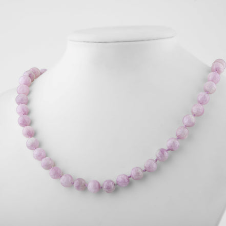 Kunzit Doğal Taş Kolye – 8 mm Düğümlü, Unisex Tasarım (50 cm)