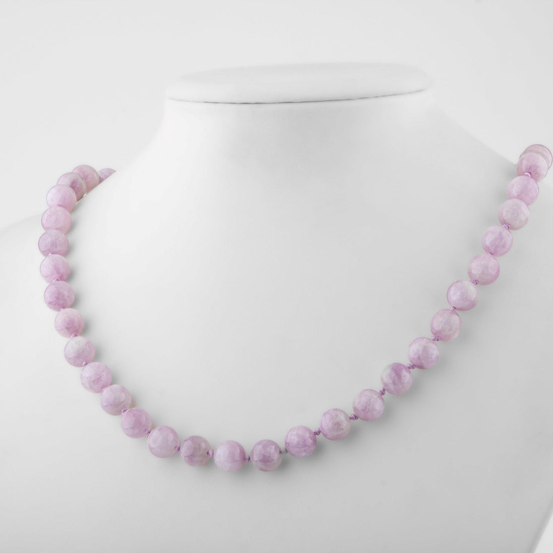 Kunzit Doğal Taş Kolye – 8 mm Düğümlü, Unisex Tasarım (50 cm)