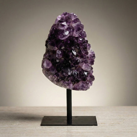Ametist Doğal Taş Standlı Ham Parça – 1106 gr | 9 × 20 cm