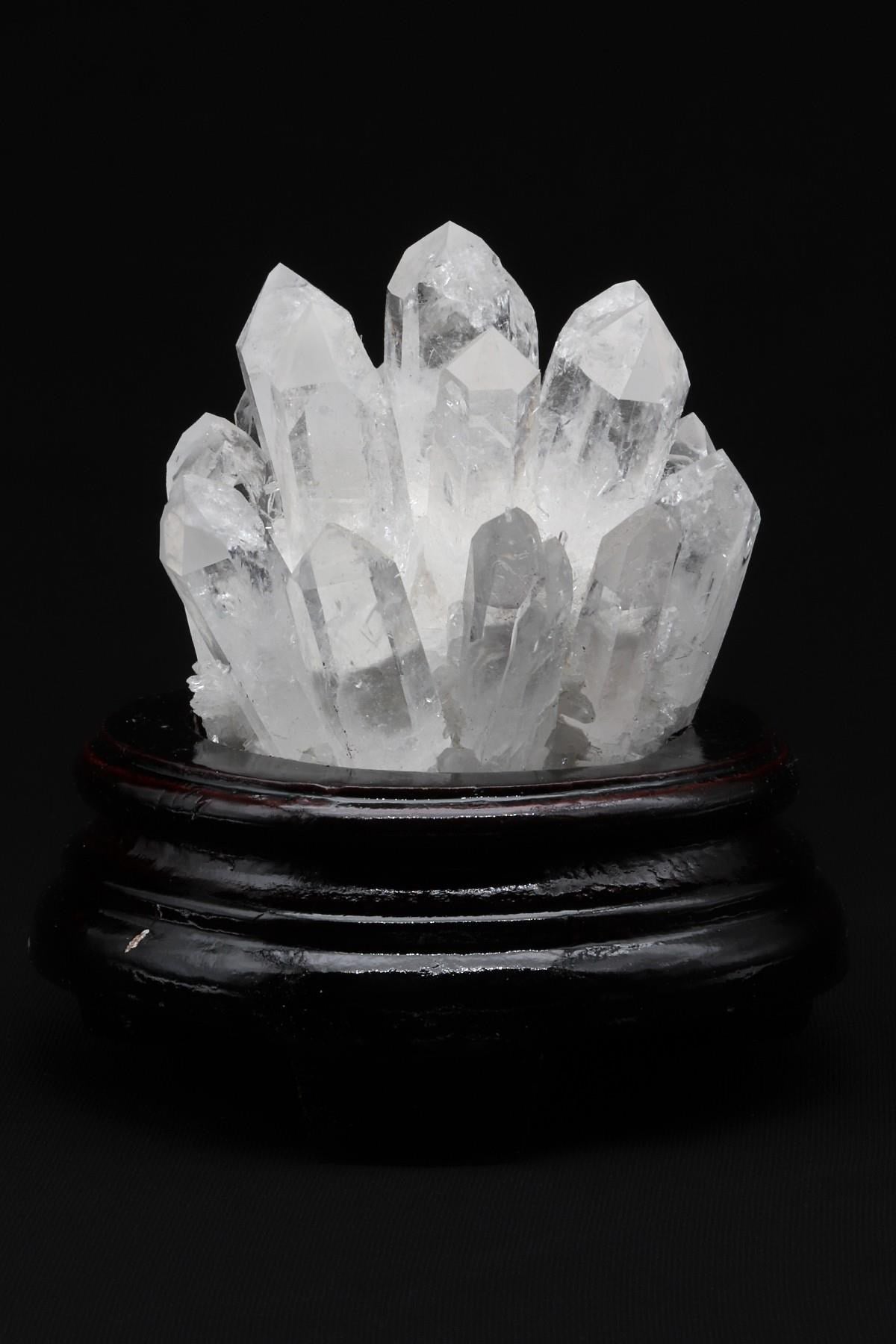 Kristal Kuvars Doğal Taş Standlı Parça – 10 × 10 cm | 456 gr
