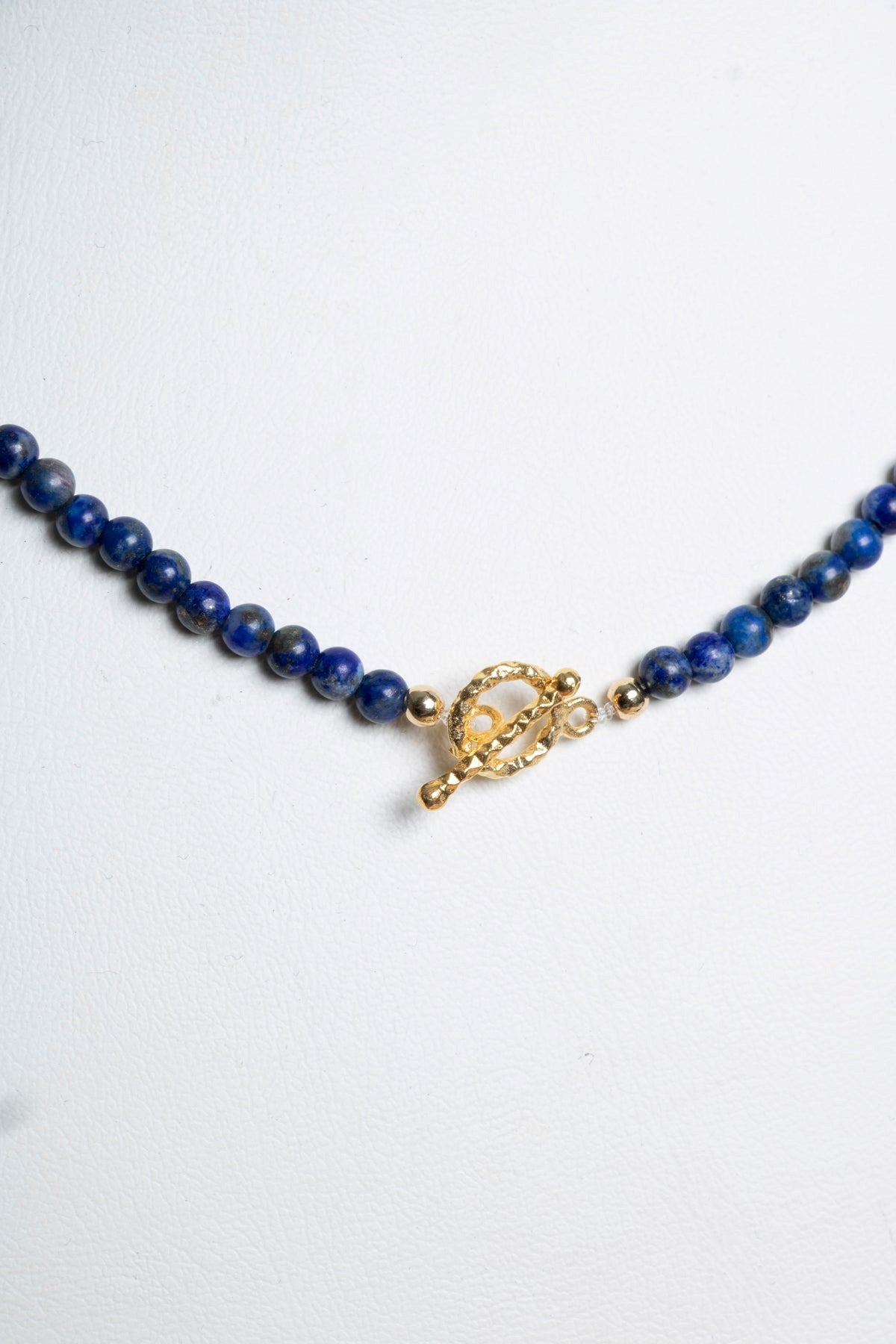 Lapis Lazuli Doğal Taş Kolye – Gümüş Kapamalı, Unisex Şık Tasarım