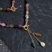 Özel Kesim Turmalin Doğal Taş Set – Altın Kaplama ve Gümüş Aparatlı Kolye & Bileklik