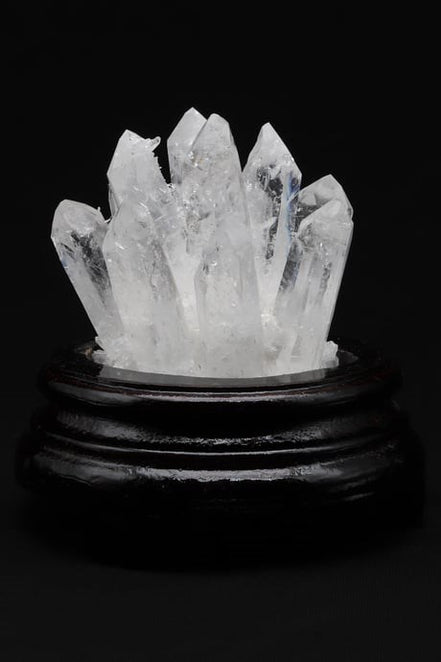 Kristal Kuvars Doğal Taş Standlı Parça – 10 × 10 cm | 400 gr