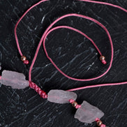 Ham Pembe Kuvars Doğal Taş Kolye – Unisex Şık Tasarım