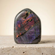 Labradorit Doğal Taş Parça – 216 gr | 5,5 × 7 cm