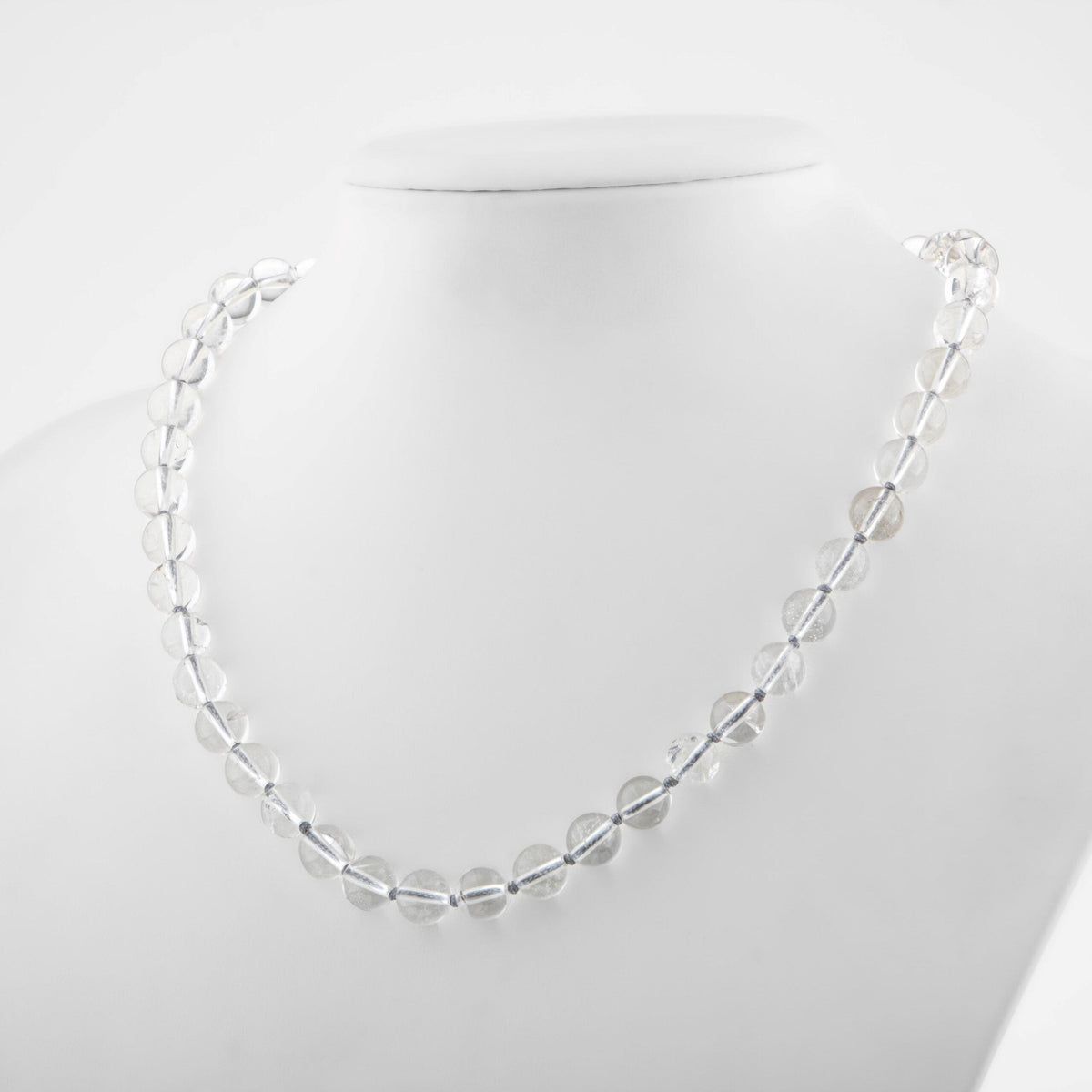 Kristal Kuvars Doğal Taş Kolye – 8 mm Düğümlü, Unisex Tasarım (50 cm)