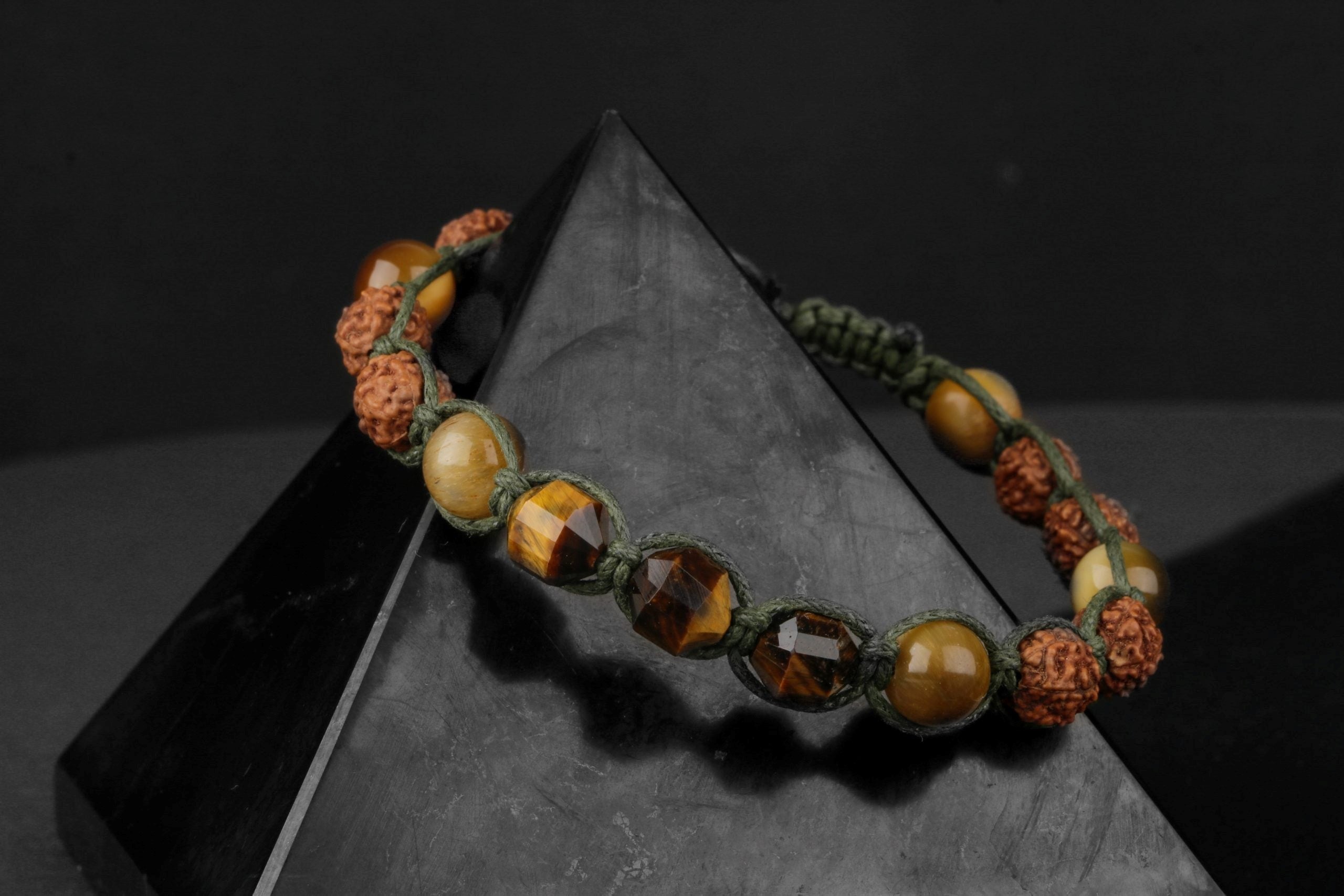 Kaplan Gözü ve Rudraksha Doğal Taş Bileklik – Unisex Şık Tasarım