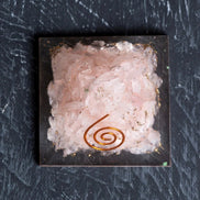 Pembe kuvars Piramit