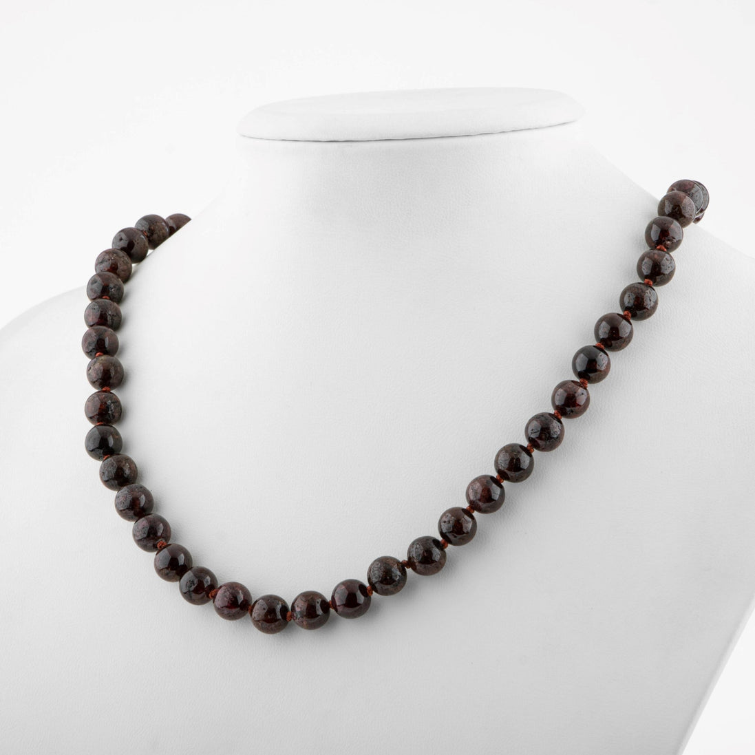 Bordo Granat (Lal) Doğal Taş Kolye – 8 mm Düğümlü, Unisex Tasarım (50 cm)