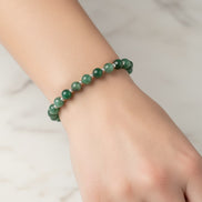 Zümrüt Doğal Taş Bileklik – Küçük Gümüş Aparatlı, 6 mm Misinalı, Unisex Tasarım