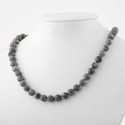Gri Jasper Doğal Taş Kolye – 8 mm Düğümlü, Unisex Tasarım (50 cm)