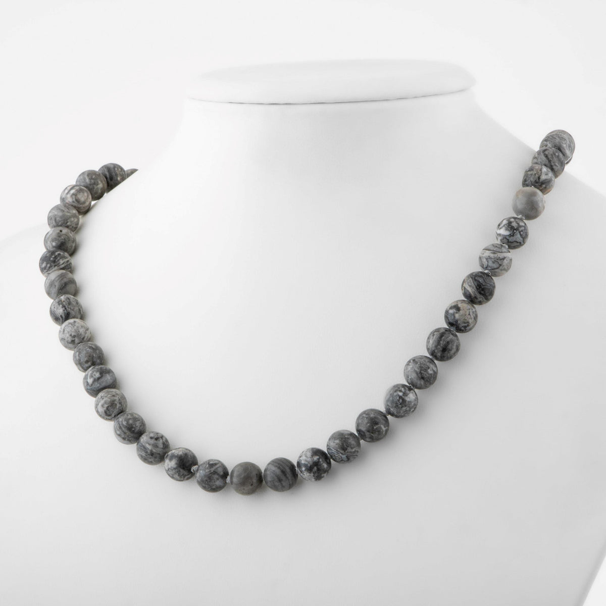 Gri Jasper Doğal Taş Kolye – 8 mm Düğümlü, Unisex Tasarım (50 cm)
