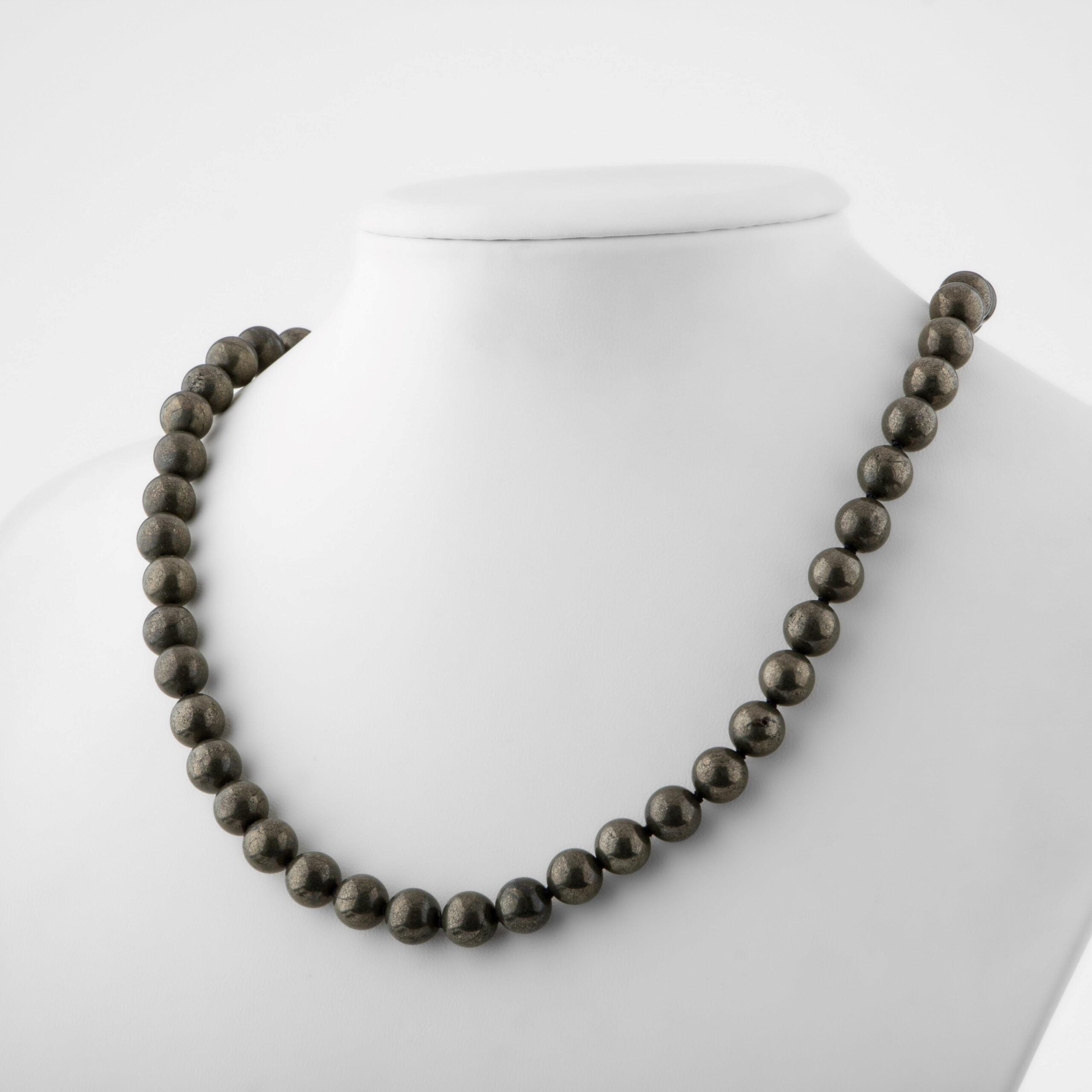 Pirit Doğal Taş Kolye – 8 mm Düğümlü, Unisex Tasarım
