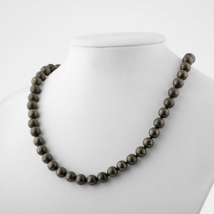 Pirit Doğal Taş Kolye – 8 mm Düğümlü, Unisex Tasarım