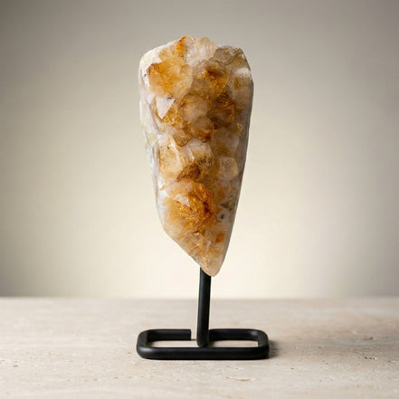 Sitrin Doğal Taş Standlı Ham Parça – 1492 gr | 6,5 × 21 cm