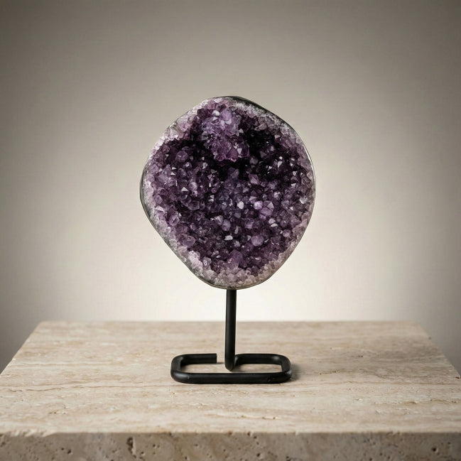 Ametist Doğal Taş Standlı Ham Parça – 1690 gr | 12,5 × 21 cm