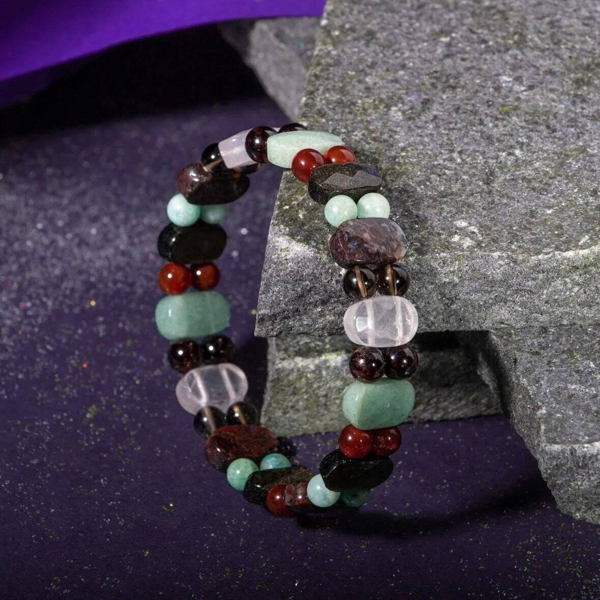 Başak Burcu Bileklik Amazonit, Bordo Granat Lal, Dumanlı Kuvars, Golden Obsidyen, Jasper, Kırmızı Akik, Pembe Kuvars, Yeşil Aventurin