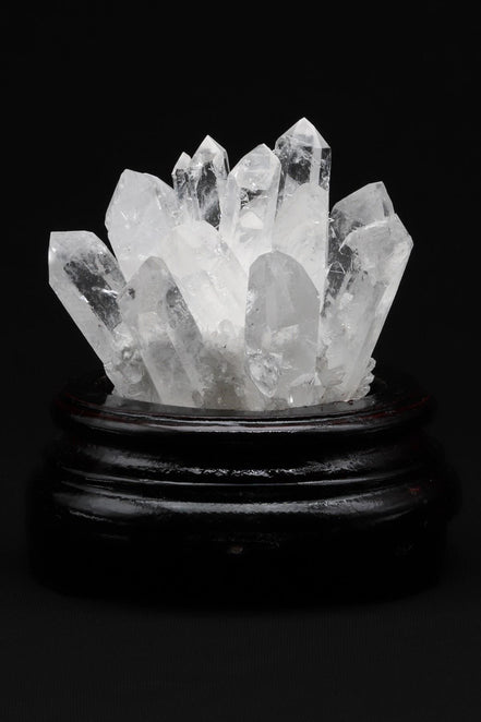 Kristal Kuvars Doğal Taş Standlı Parça – 10 × 10 cm | 488 gr