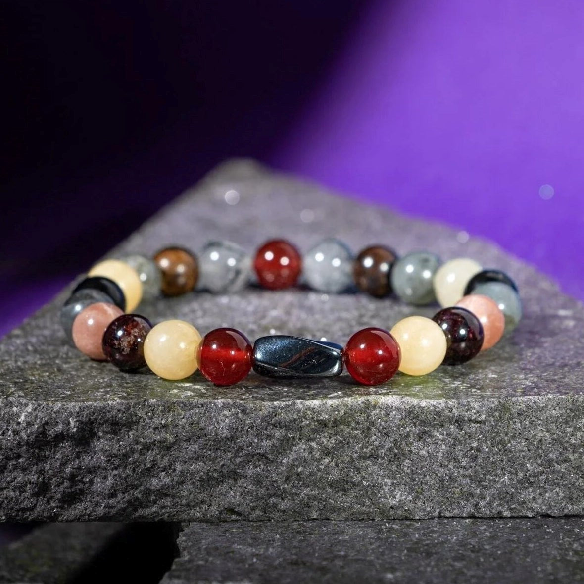 Aslan Burcu Bileklik Bordo Granat Lal, Bronzit, Golden Obsidyen, Güneş Taşı, Jasper, Kalsit, Kırmızı Akik, Labradorit, Rutilli Kuvars, Sitrin