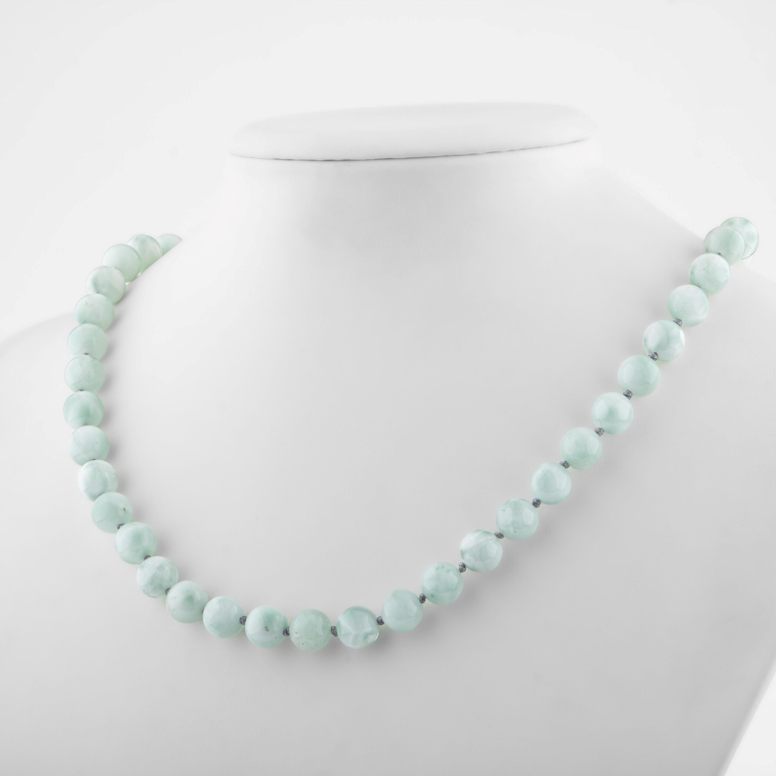 Mavi Larimar Doğal Taş Kolye – 8 mm Düğümlü, Unisex Tasarım (50 cm)