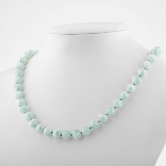 Mavi Larimar Doğal Taş Kolye – 8 mm Düğümlü, Unisex Tasarım (50 cm)