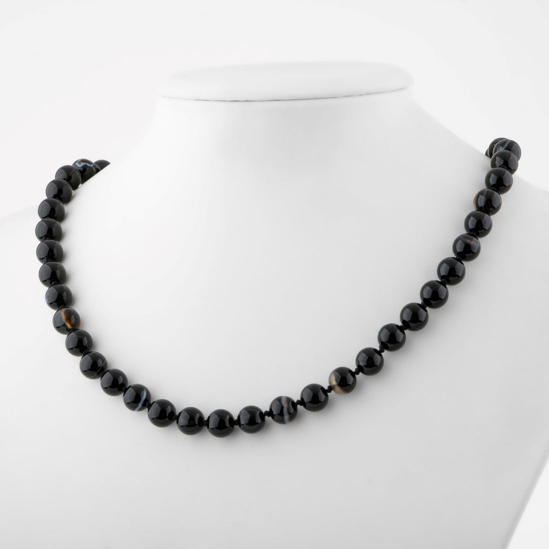Siyah Göz Akik Doğal Taş Kolye – 8 mm Düğümlü, Unisex Tasarım (50 cm)