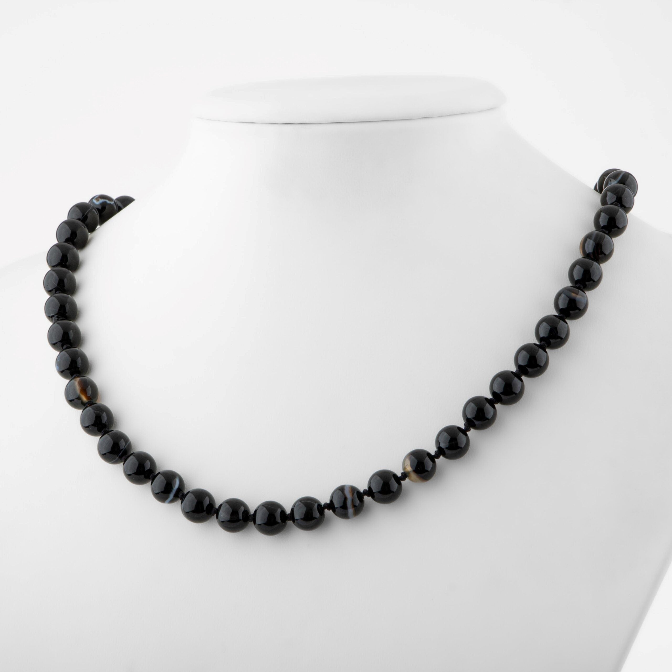Siyah Göz Akik Doğal Taş Kolye – 8 mm Düğümlü, Unisex Tasarım (50 cm)