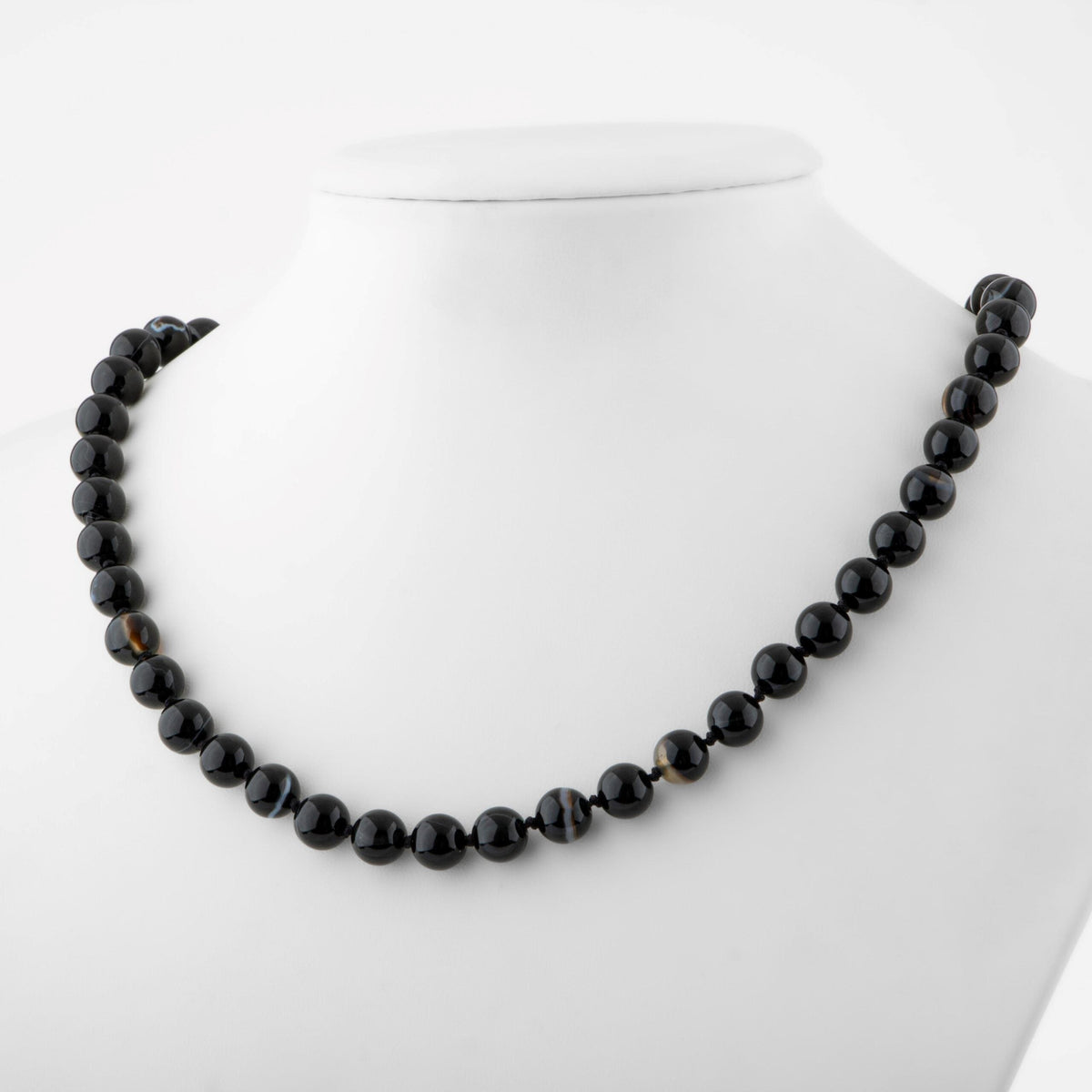 Siyah Göz Akik Doğal Taş Kolye – 8 mm Düğümlü, Unisex Tasarım (50 cm)