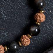 Obsidyen ve Rudraksha Doğal Taş Makrome Bileklik – Ayarlanabilir El Yapımı Tasarım