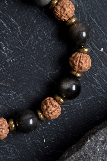 Obsidyen ve Rudraksha Doğal Taş Makrome Bileklik – Ayarlanabilir El Yapımı Tasarım