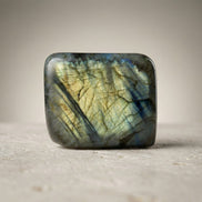 Labradorit Doğal Taş Parça – 370,7 gr | 6 × 7 cm