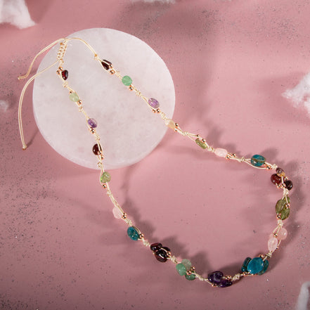 Başak Burcu Doğal Taş Makrome Kolye – Ametist, Bordo Granat (Lal), Jasper, Mavi Apatit, Pembe Kuvars, Yeşil Aventurin & Zebercet (Peridot) – Özel Tasa