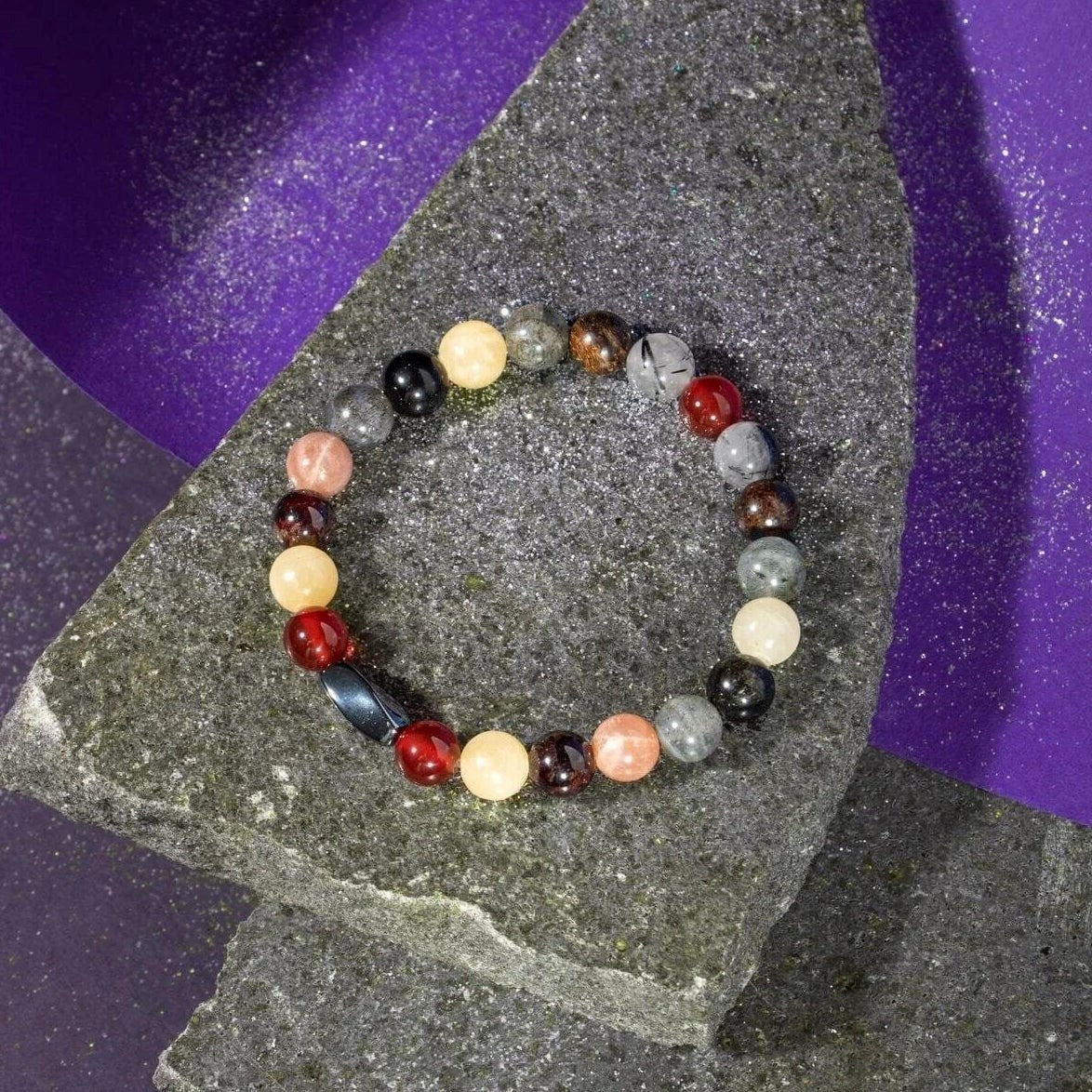 Aslan Burcu Bileklik Bordo Granat Lal, Bronzit, Golden Obsidyen, Güneş Taşı, Jasper, Kalsit, Kırmızı Akik, Labradorit, Rutilli Kuvars, Sitrin