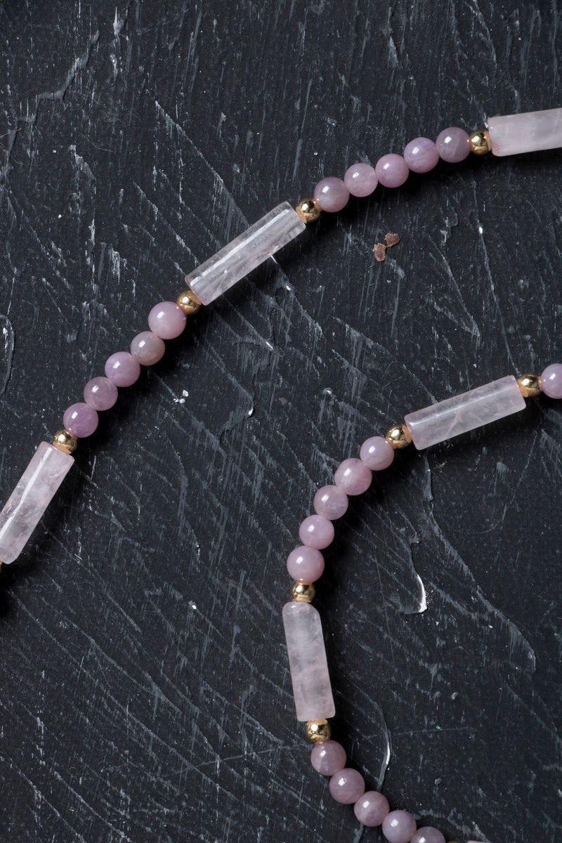 Yakut ve Pembe Kuvars Doğal Taş Set – Altın Kaplama ve Gümüş Kapamalı Kolye & Bileklik