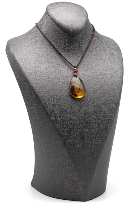 Damla Kehribar Siyah İpli Kolye – 22 × 33 mm | 41 cm | 5,8 gr