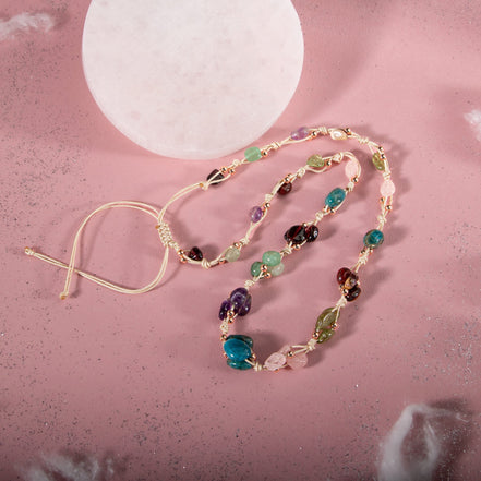Başak Burcu Doğal Taş Makrome Kolye – Ametist, Bordo Granat (Lal), Jasper, Mavi Apatit, Pembe Kuvars, Yeşil Aventurin & Zebercet (Peridot) – Özel Tasa
